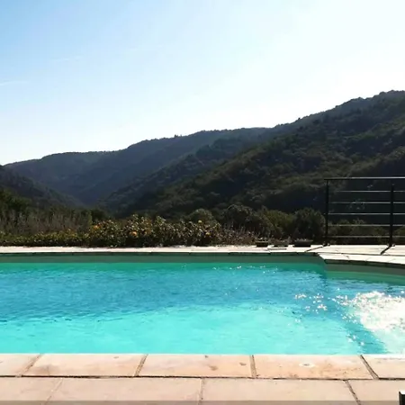 Holiday home L'etable, 4- 6p Met Houtkachel En Gezamenlijk Zwembad Cassaniouze